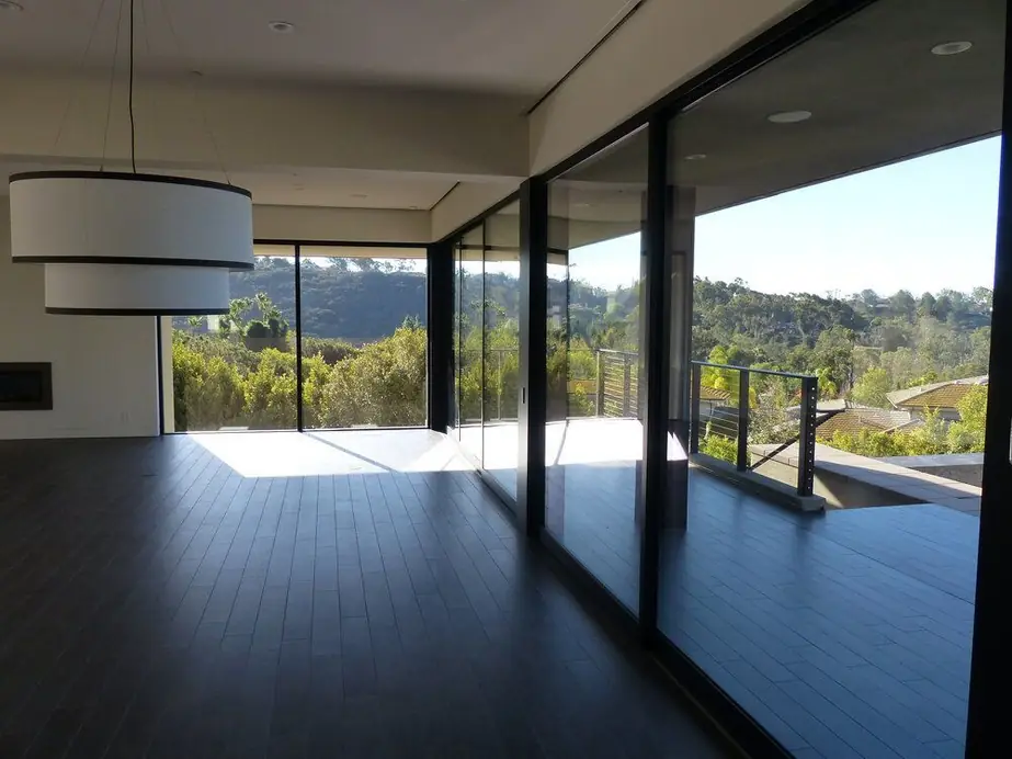 A modern San Diego home with dark aluminum glazing across its whole elevation